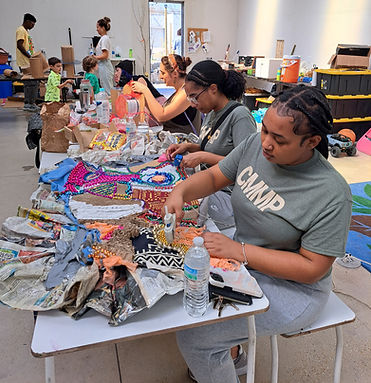 CMMP Interns volunteer at crafting session