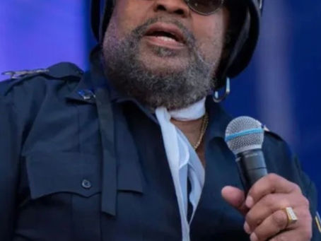 Morre Victor Willis, vocalista do Village People, aos 74 anos