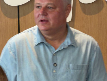 Prefeito Gustavo Botogoski discursa durante pré-inauguração do McDonald's