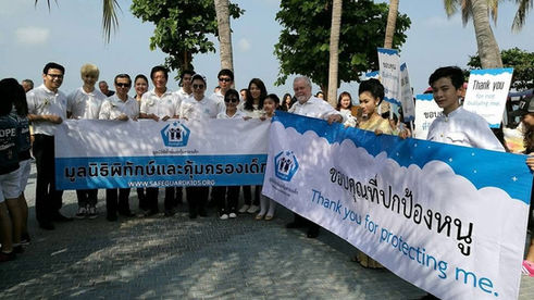 Safeguard Kids ร่วมเดินขบวนตามรอยพระบาท Walk Rally Follow Steps of the king