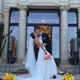 Braut im Hochzeitskleid mit professionellem Hair & Make-up auf der Stella Rheni