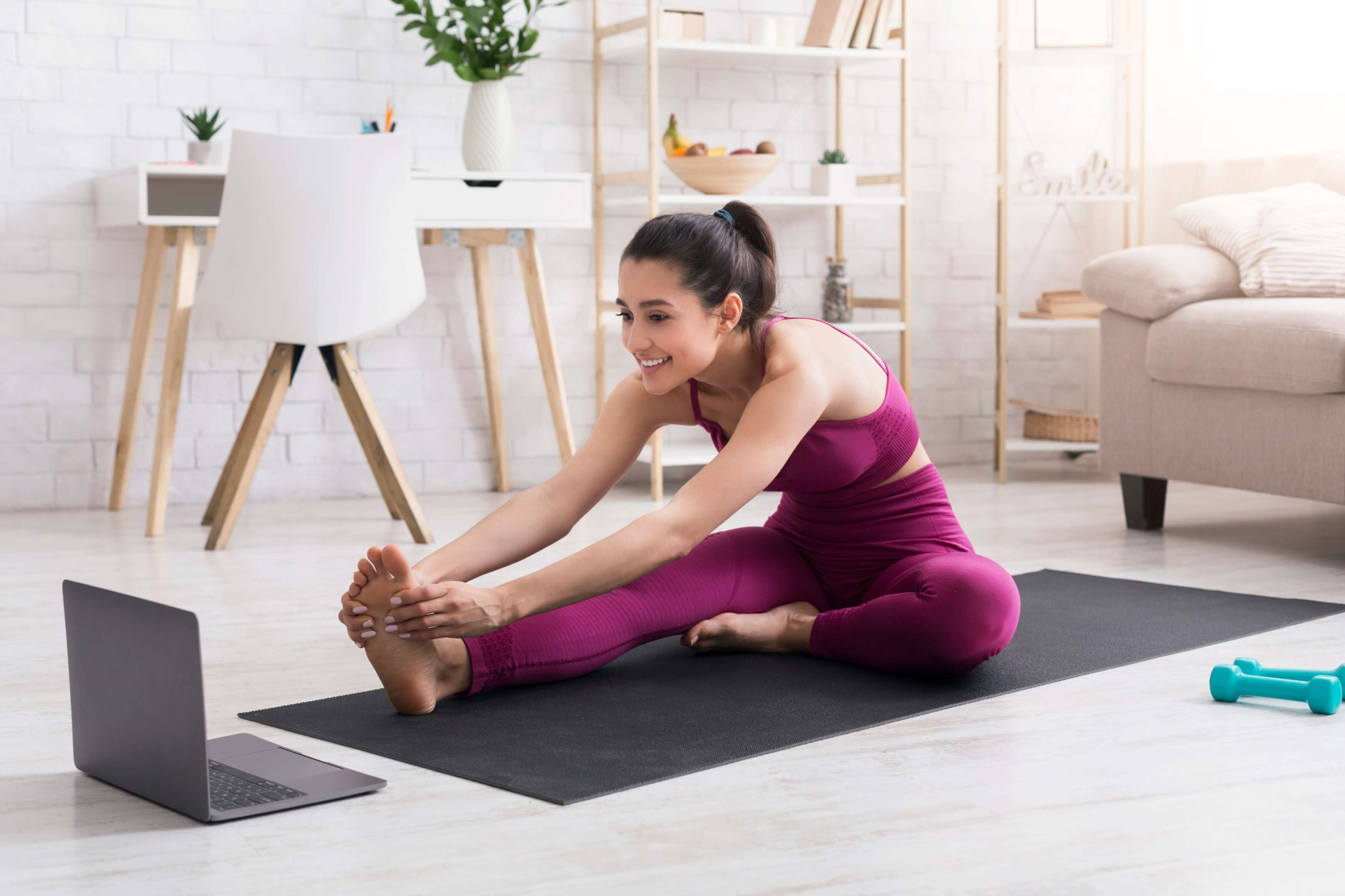 Aula de yoga online do Instituto Ísvara