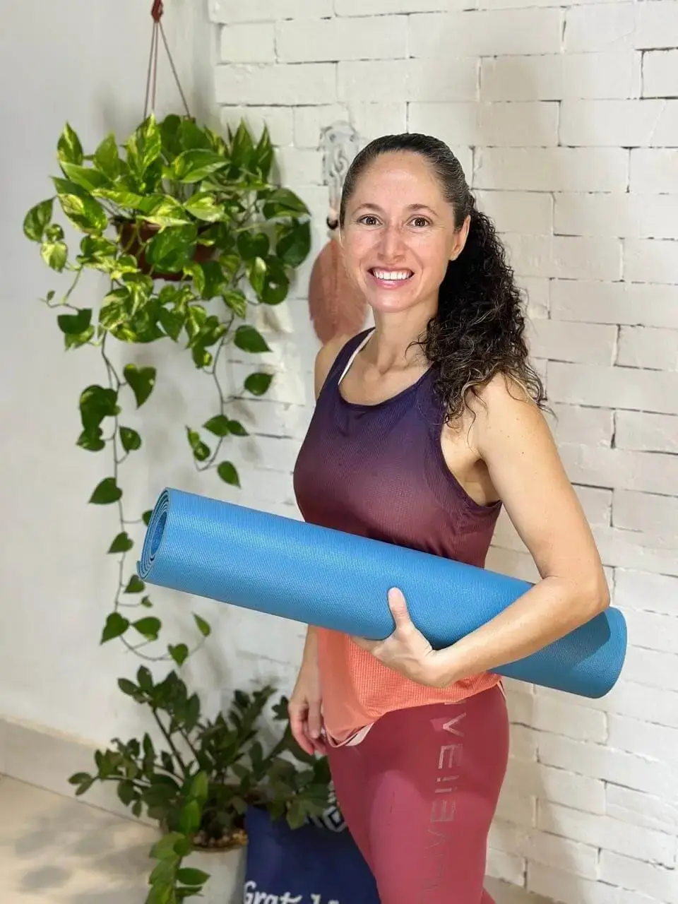 Professora Monique do Círculos do Yoga