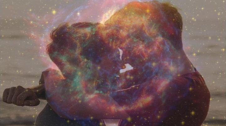 A Homogeneous Universe of Constant Mass and Growing Radius Accounting for the Radial Velocity of Extragalactic Nebulae