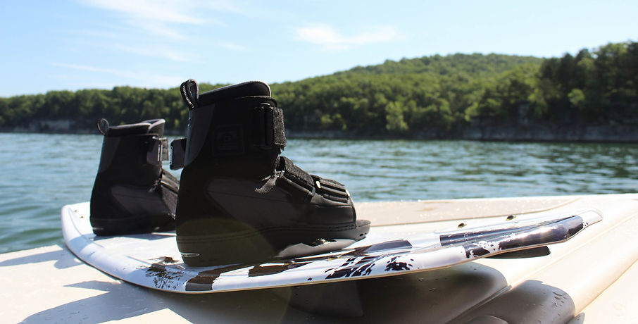 Wakeboard%20Boots_edited.jpg