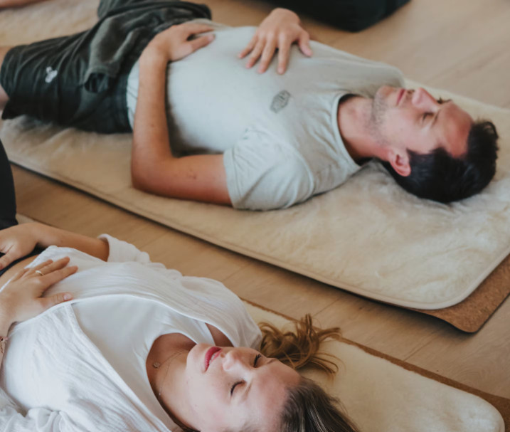 Découvrez les bienfaits du yoga aérien à Genève