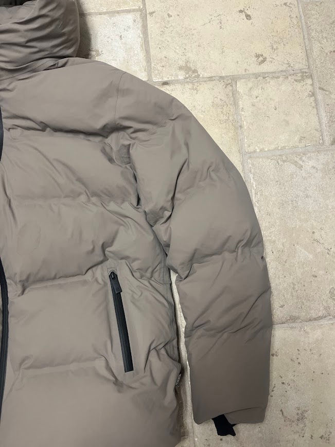 Thumbnail: Women's Aritzia Super Puff H2O Taupe Puffer Jacket Sz. S