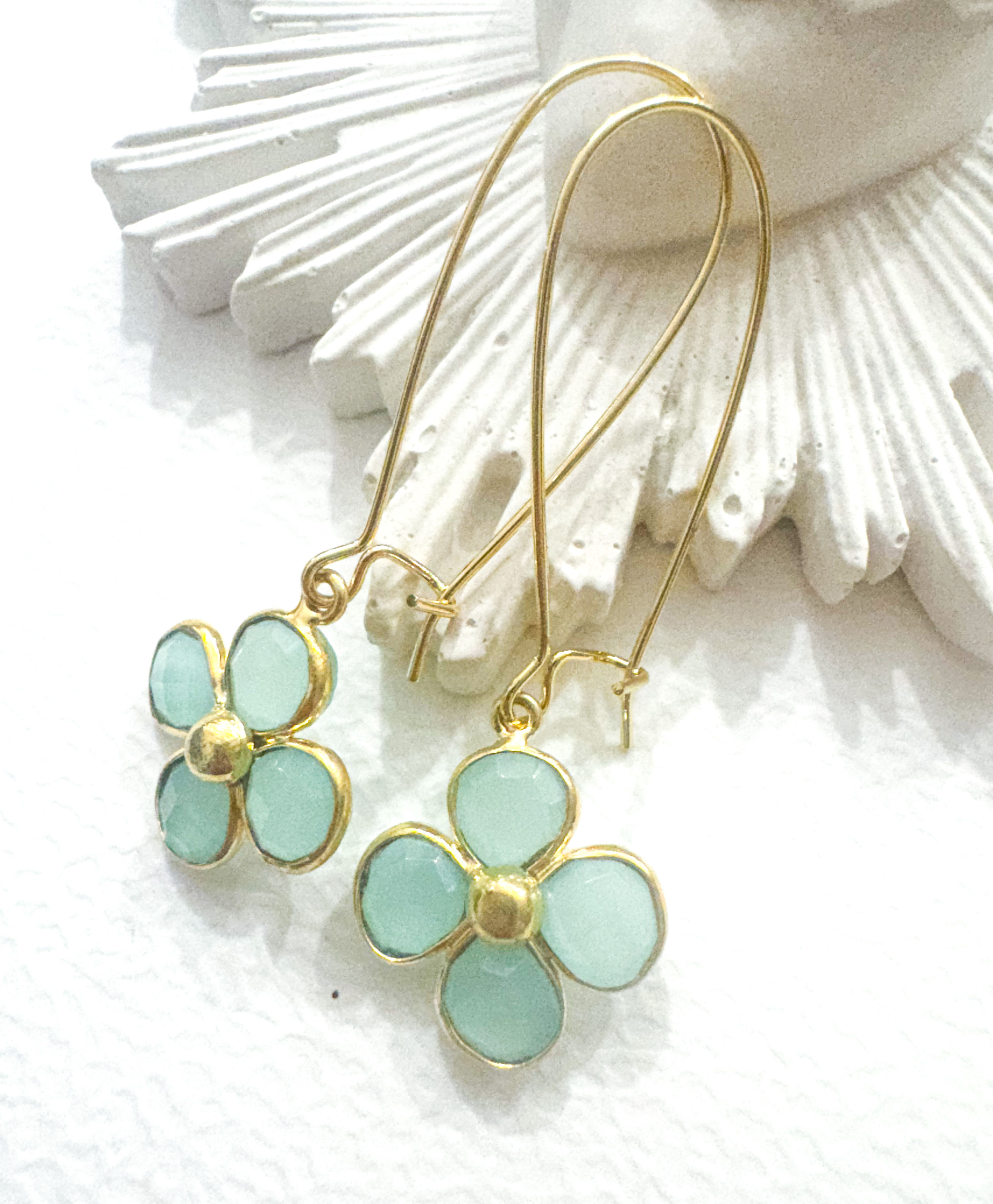 Boucles d’oreilles trèfle calcédoine