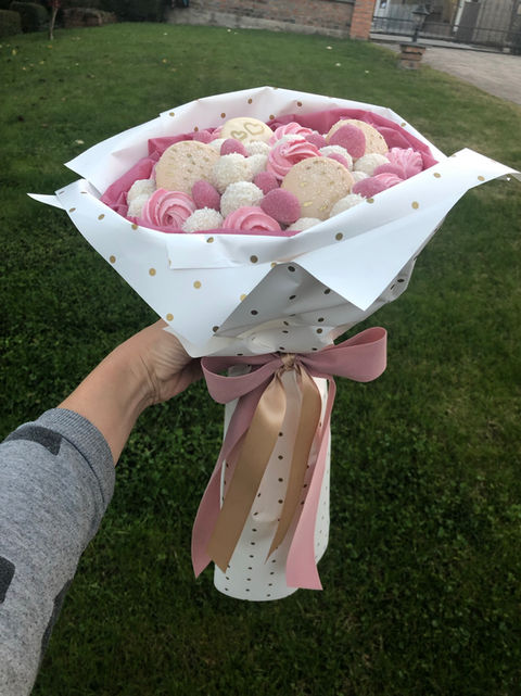 Jestivi slatki buket 9 Macarons Rafaello.JPEG