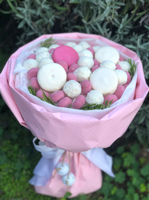 Jestivi slatki buket 7 Macarons Rafaello.JPEG