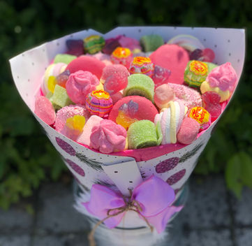 Jestivi buket slatki dječji 27 Slatkiši Lizalice Macarons.JPEG