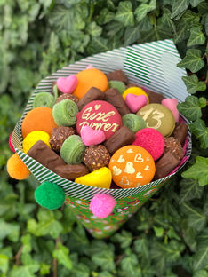 Jestivi buket slatki dječji 2 Čokolada Macarons.JPEG
