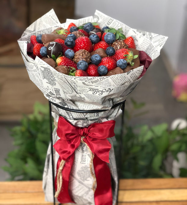 Slatki buket Dan zena jagode borovnice čokolada (5).JPEG