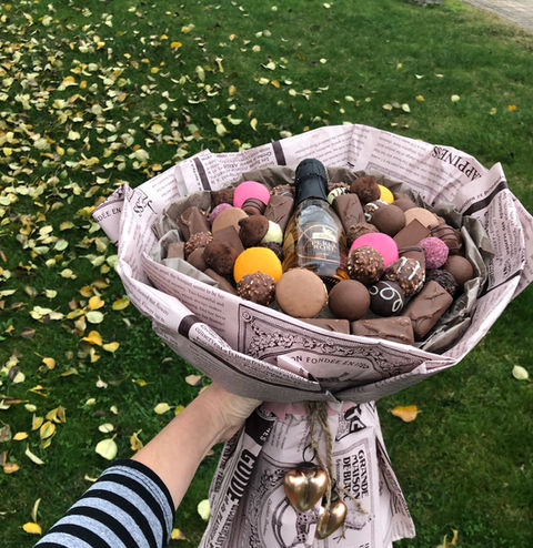 Jestivi slatki buket 8_2 Vino Macarons Čokolada.JPEG