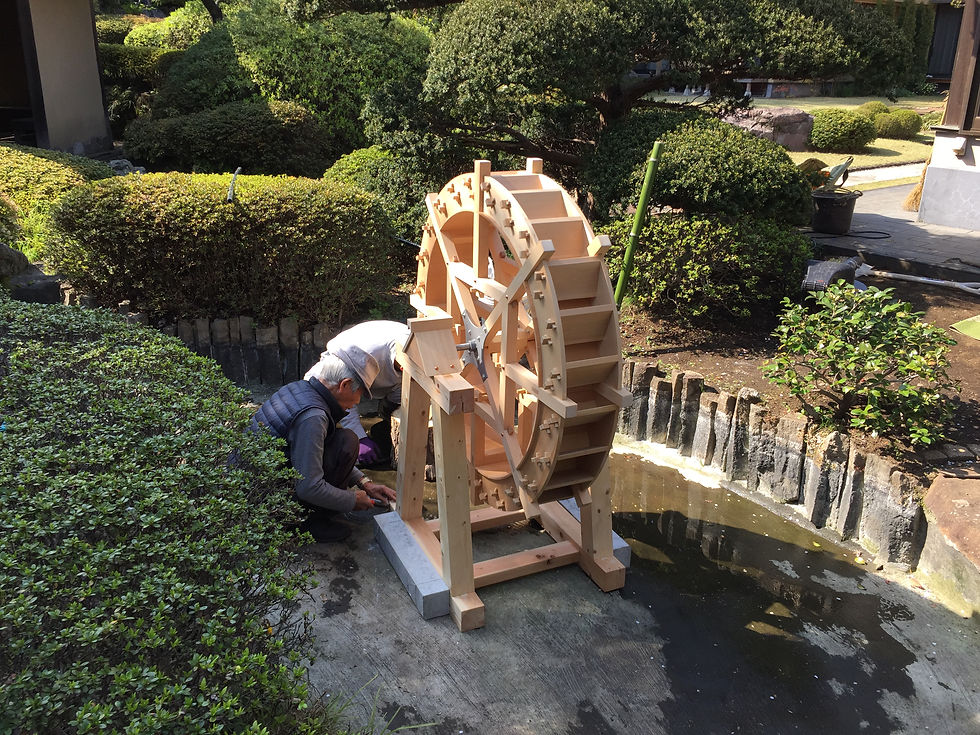 池に水車を設置