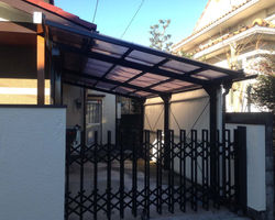 駐車場塗装と屋根