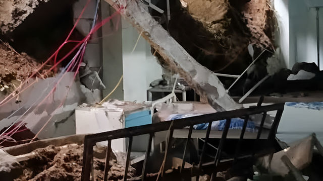 দার্জিলিঙের তাকদহ হাসপাতালে ভূমিধসের পর ধ্বংসস্তূপ