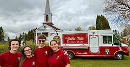 4 jeunes du Saint-Crème démarrent un nouveau casse-croûte, La Sainte-Frite Alma