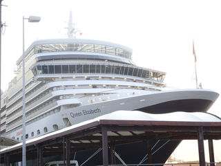 【客船「クイーン・エリザベス」が大阪港に寄港中】