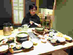 メニューを試食しながら選定