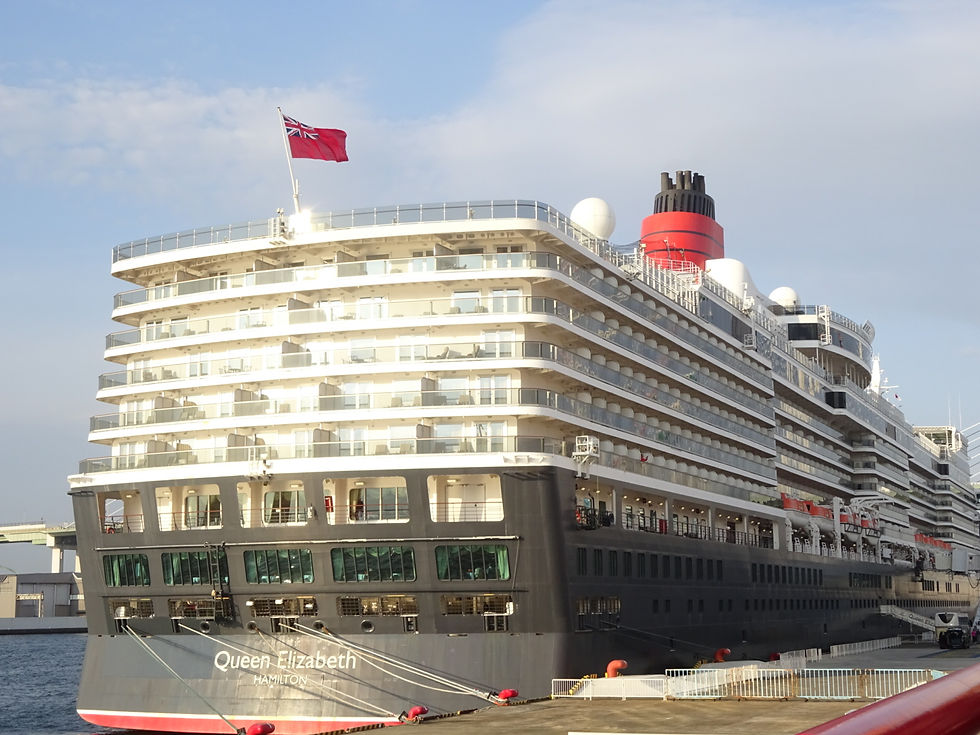 クイーン・エリザベス後ろ