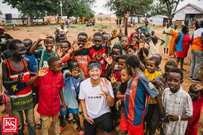 HOPE Alive! 宣明會守護脆弱孩子 烏干達探訪之旅受單親媽媽難民啟發 吳浩康重新反思與家人的關係吳浩康:「有時嬲,係因為我哋太得閒。」直言自己只是個普通中年男人 對大眾嘉許受之有愧「用欣賞我嘅角度去睇你老公,佢比我呢個所謂真漢子做多十倍。」