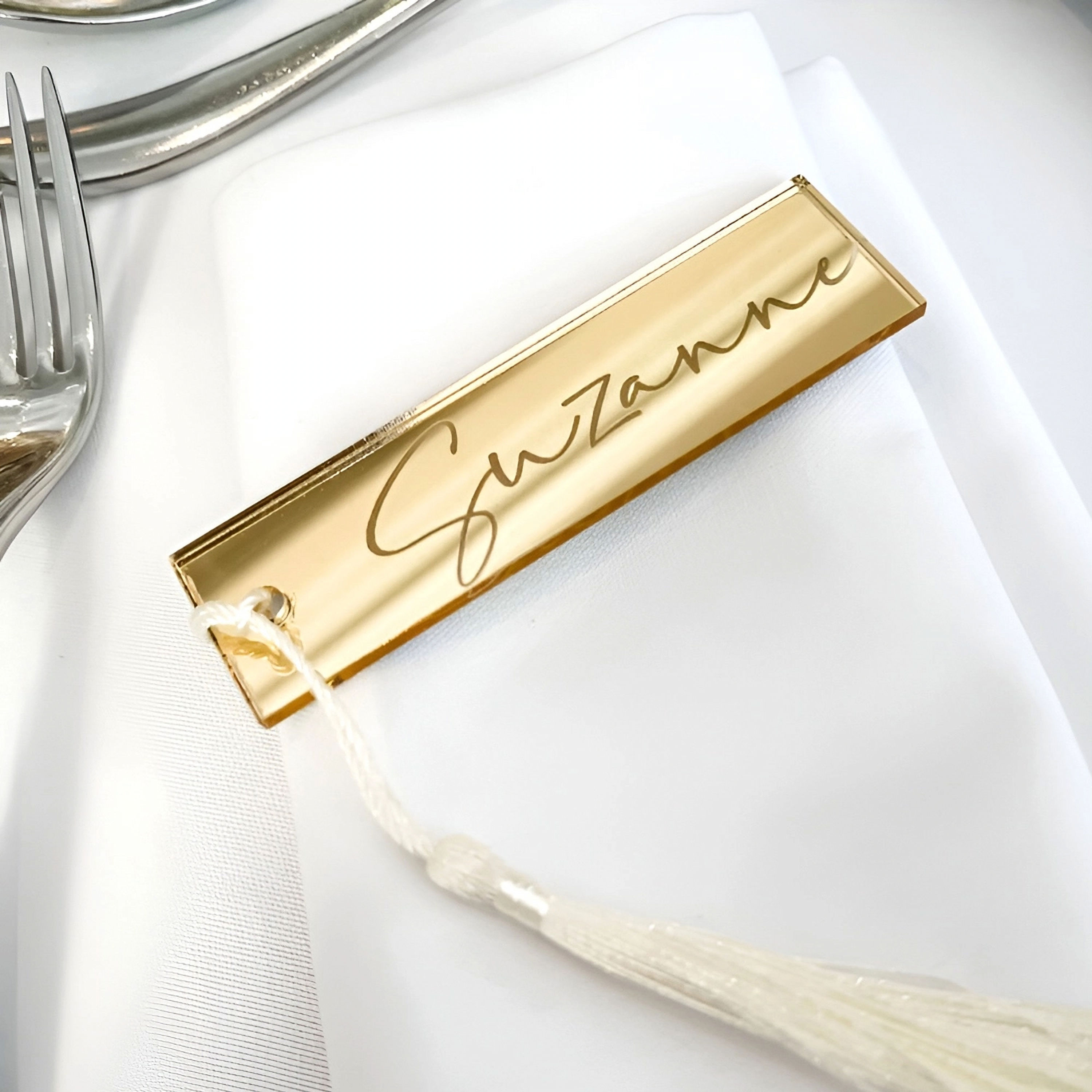 LUXE MIRRORED WHITE TASSEL PLACE CARD