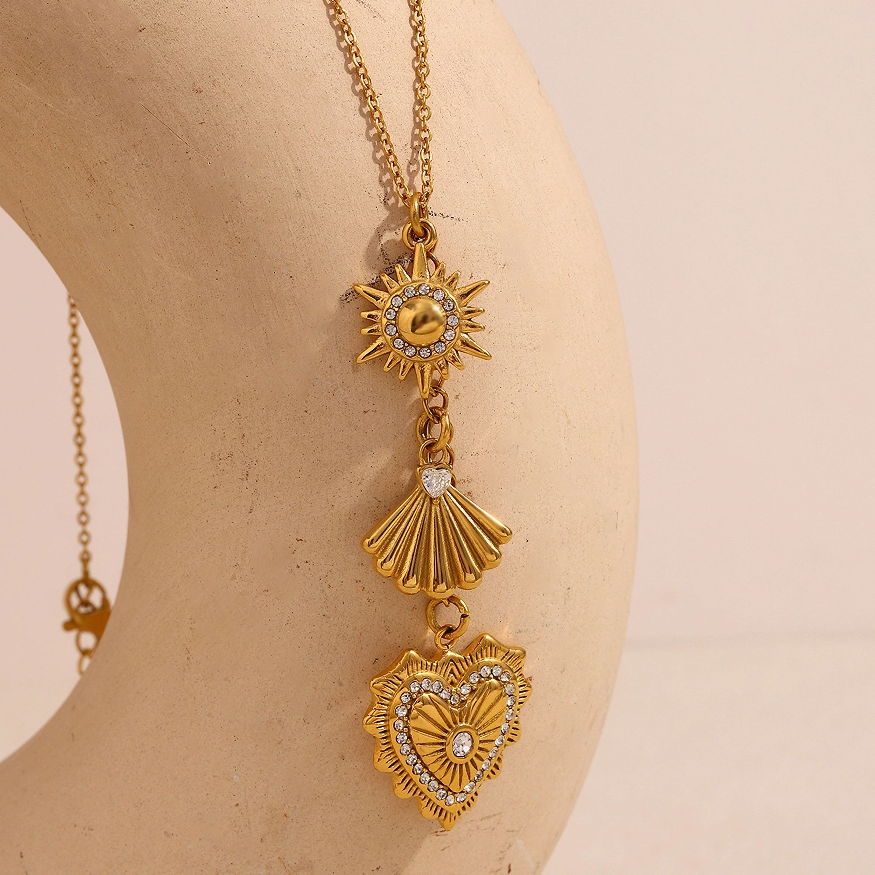 Roselle Verticalstar Shell Heart CZ (18K G) Necklace
