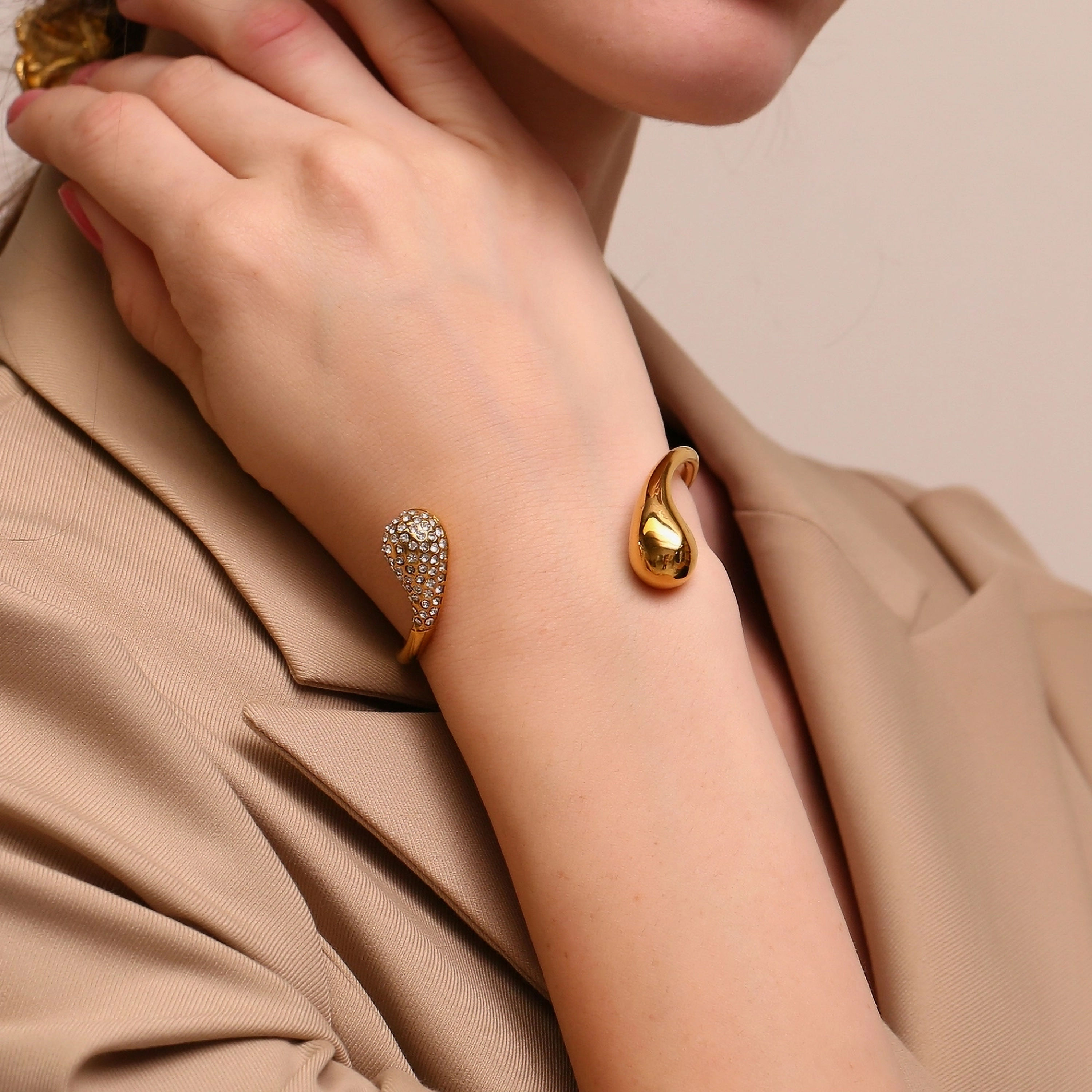 Roselle Droplet CZ (18K G) Bangle Bracelet