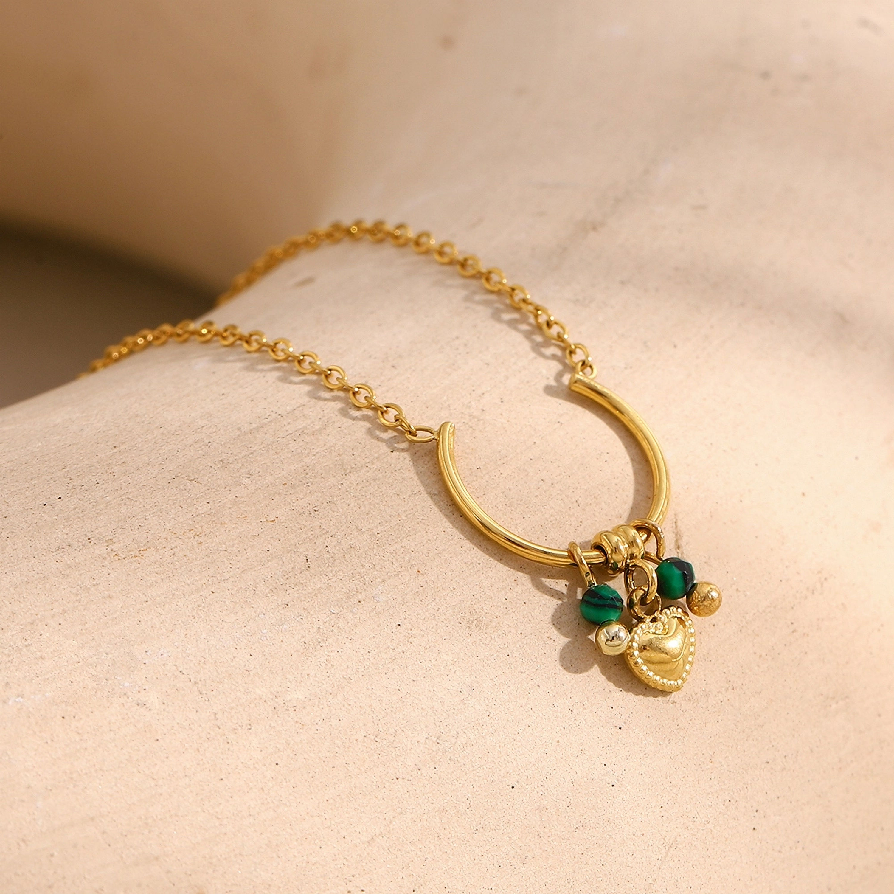 ROSELLE CIRCLE HEART MALACHITE (18K GOLD) NECKLACE