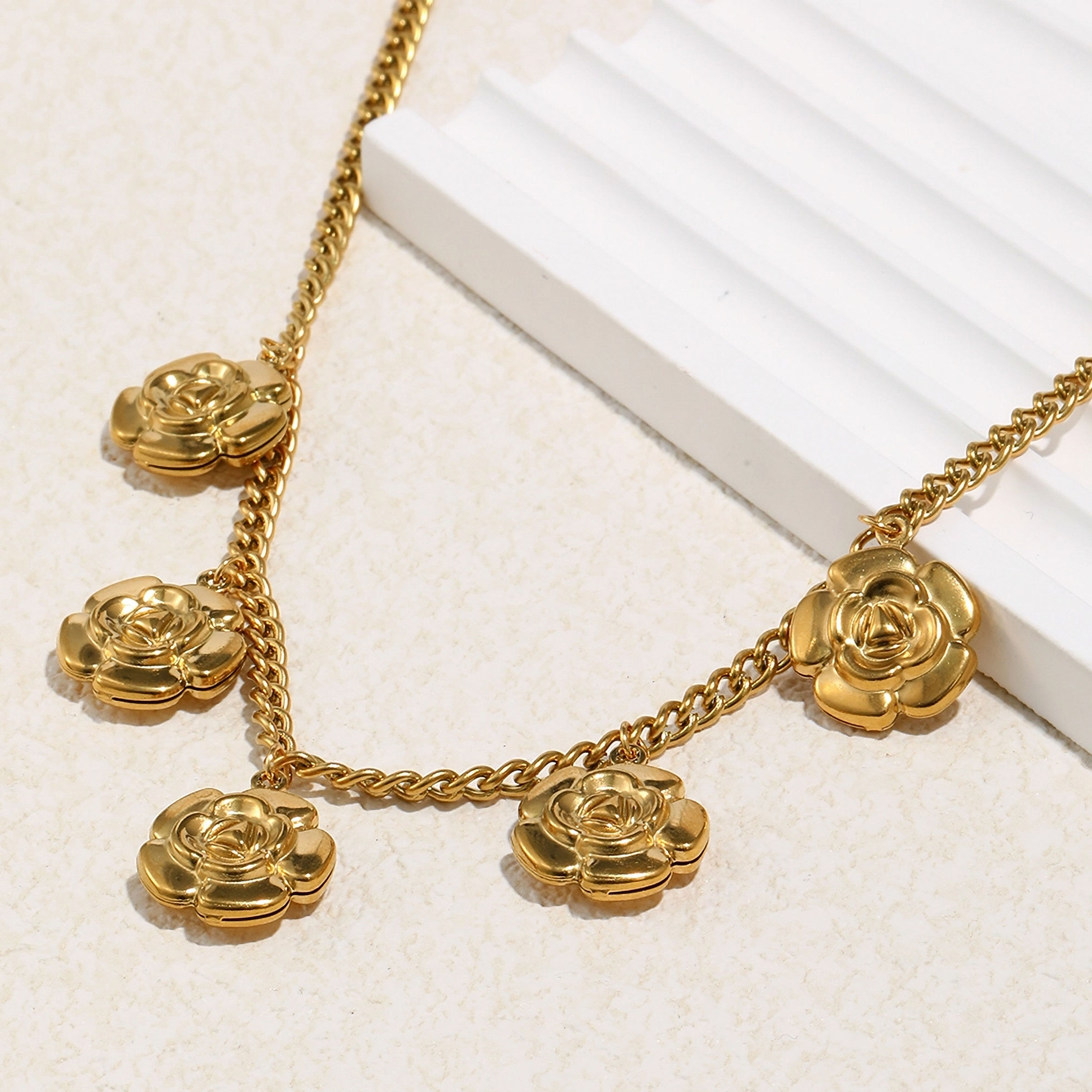 Roselle Flower Chain (18K G) Necklace