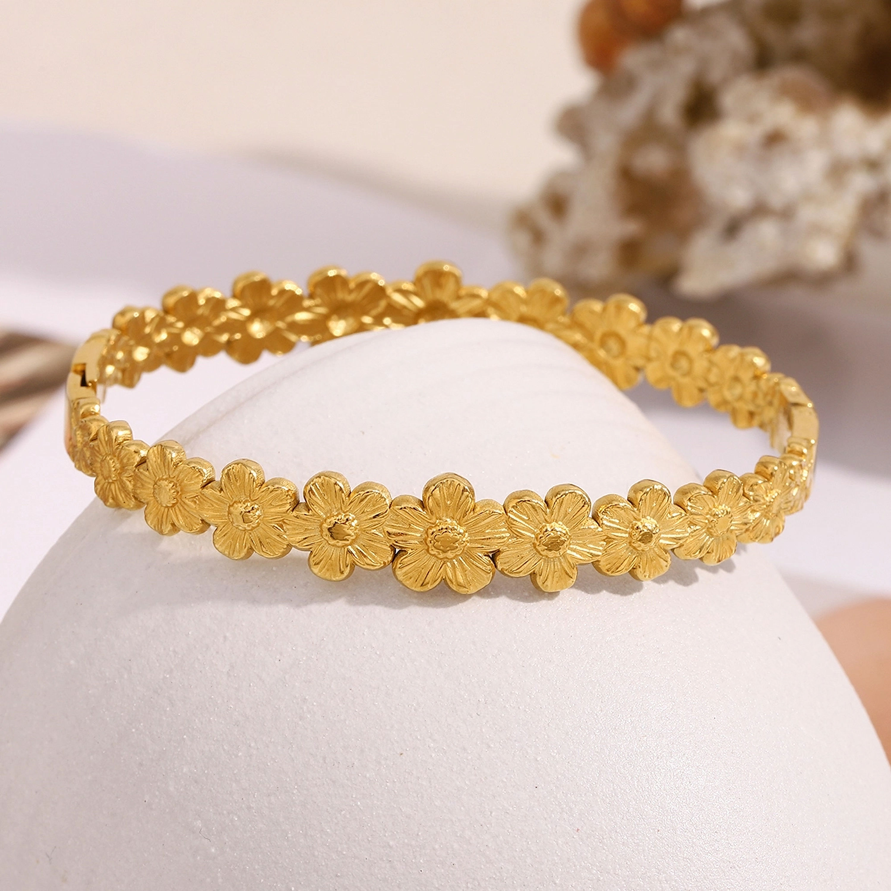 Roselle Flower Trail (18K G) Bangle Bracelet