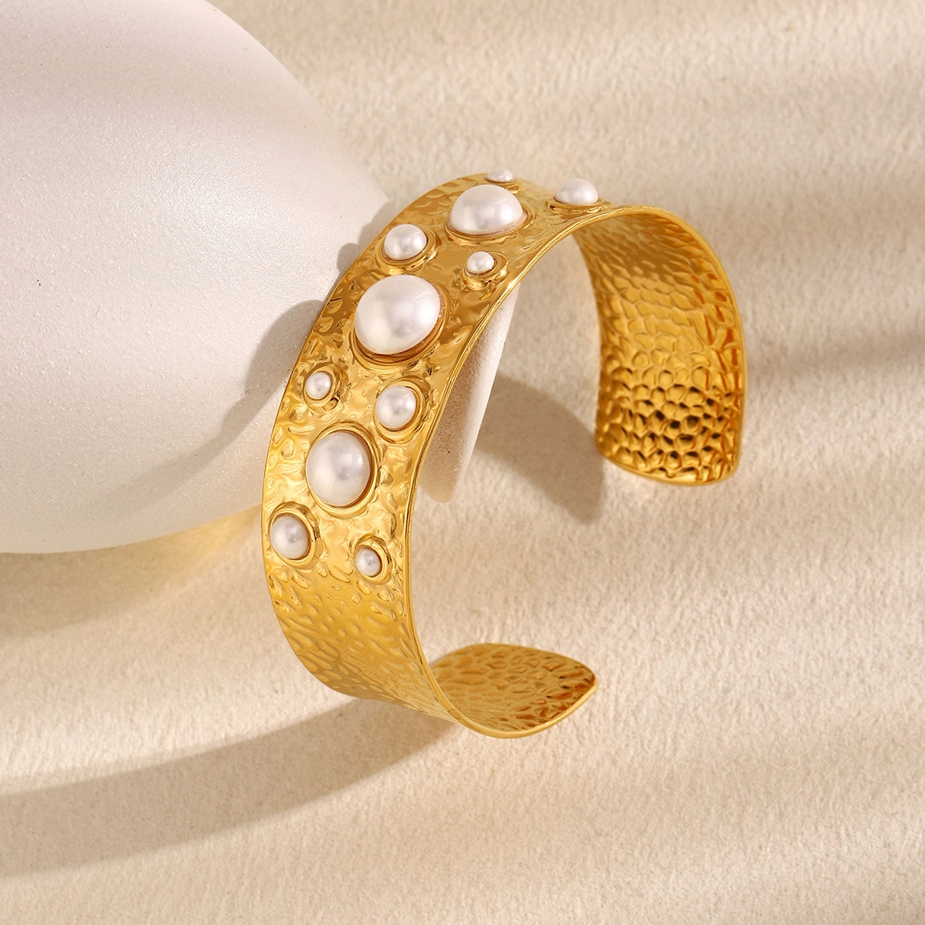 Roselle Hammered Pearls (18K G) Bangle Bracelet