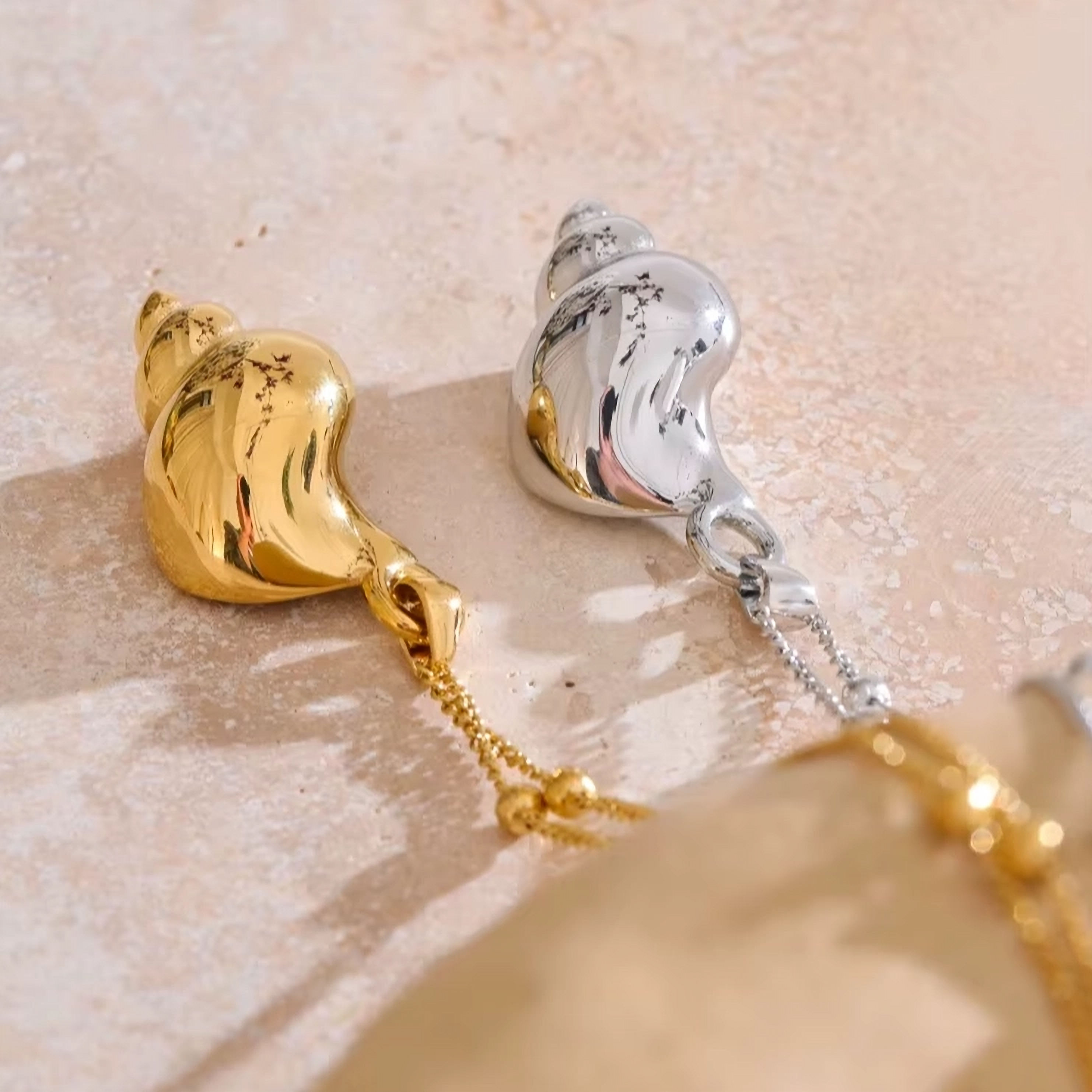 ROSELLE OCEAN CONCH (SILVER, 18K GOLD) NECKLACE