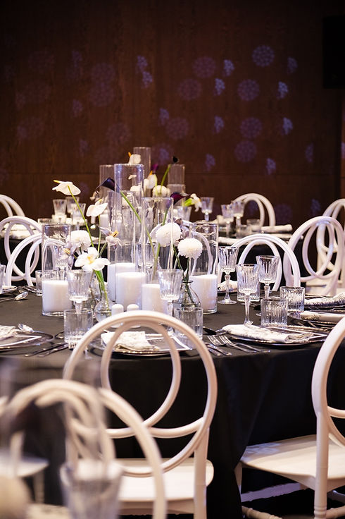 wedding conference, white and black table decor, white round chairs, black table cloths, white flowers, candle wax