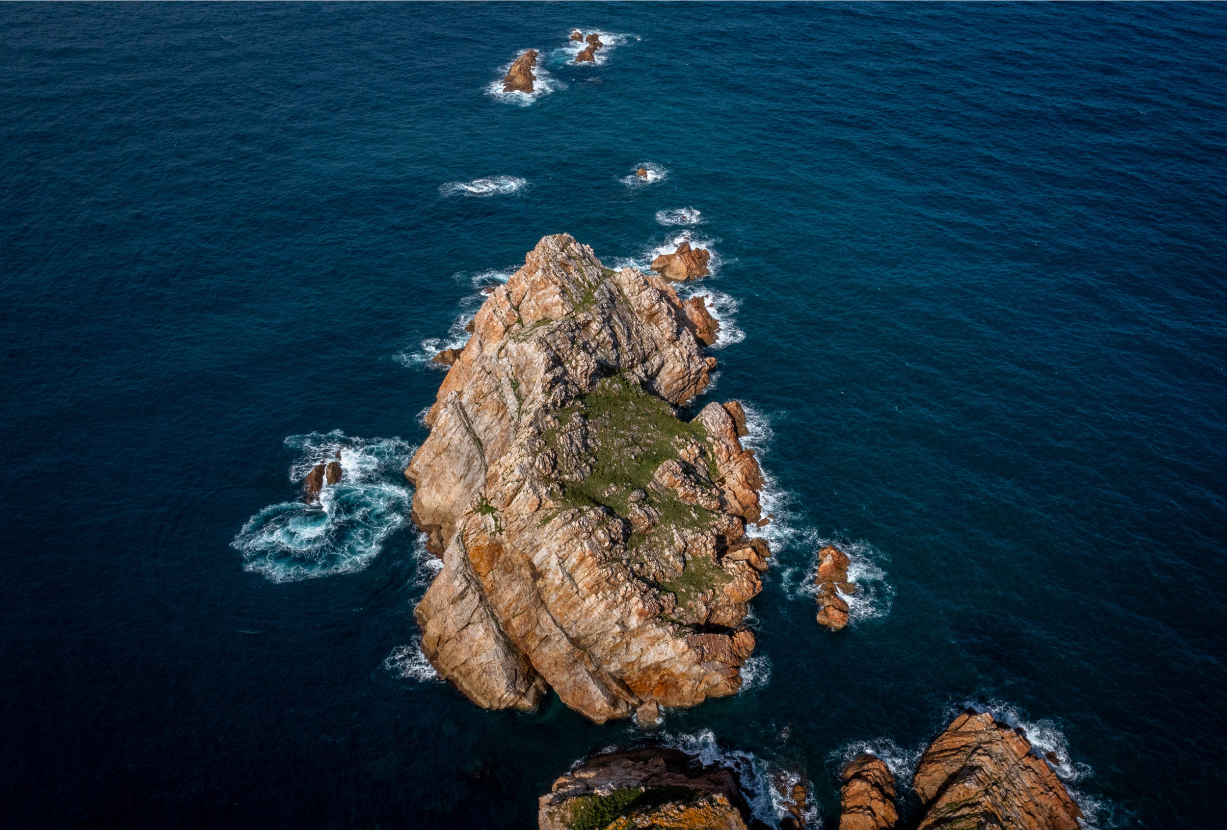 AERIAL ISLET