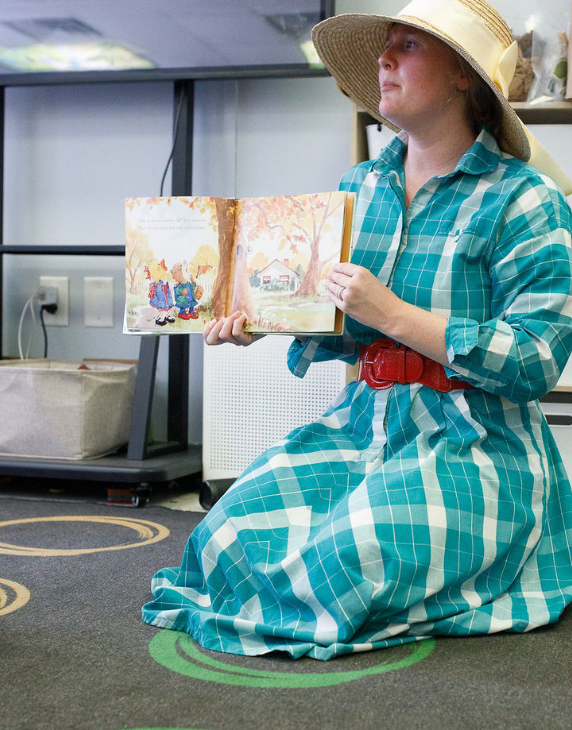 Caley Peyton reading to students at Anniston Academy.