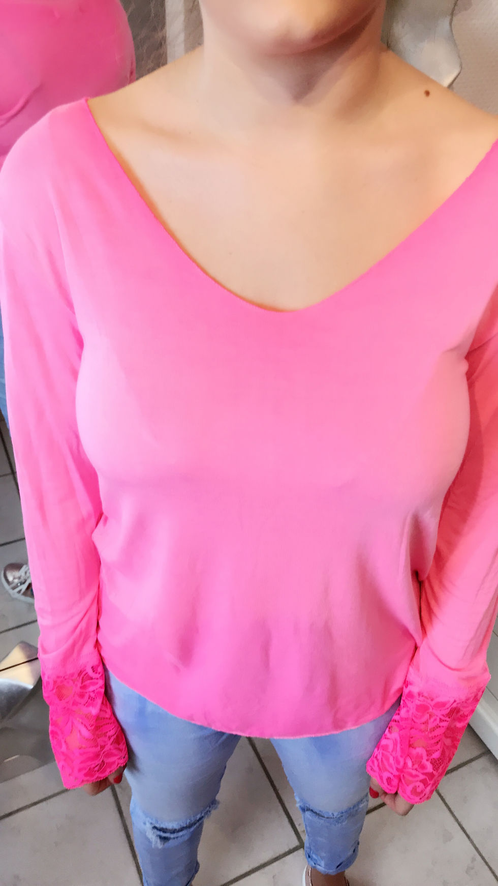 Miniaturbild:  Shirt mit Spitze an den Ärmeln
