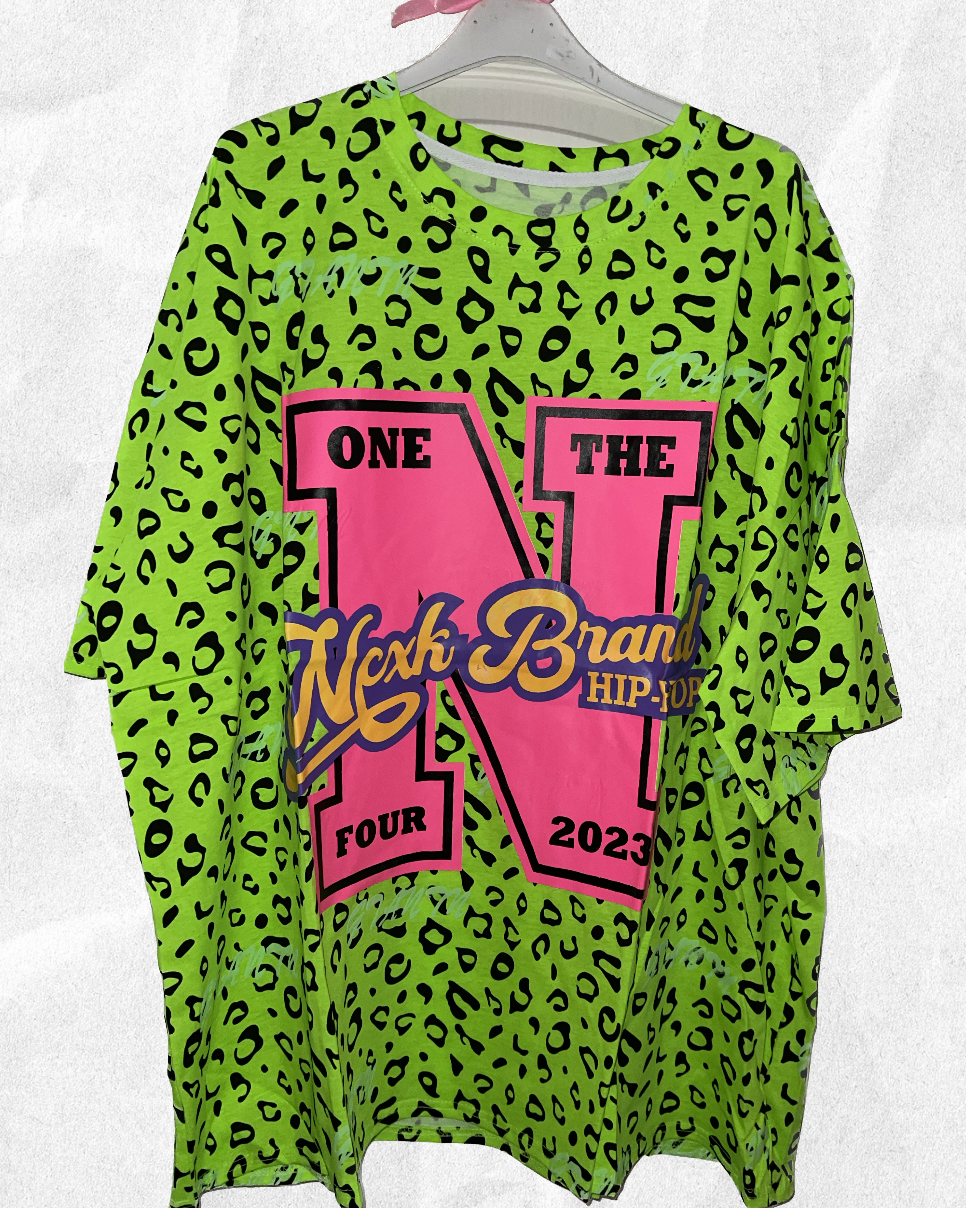 Miniaturbild: Neon Leo Shirt XXL Oversize Model „ Dopamin Leo“