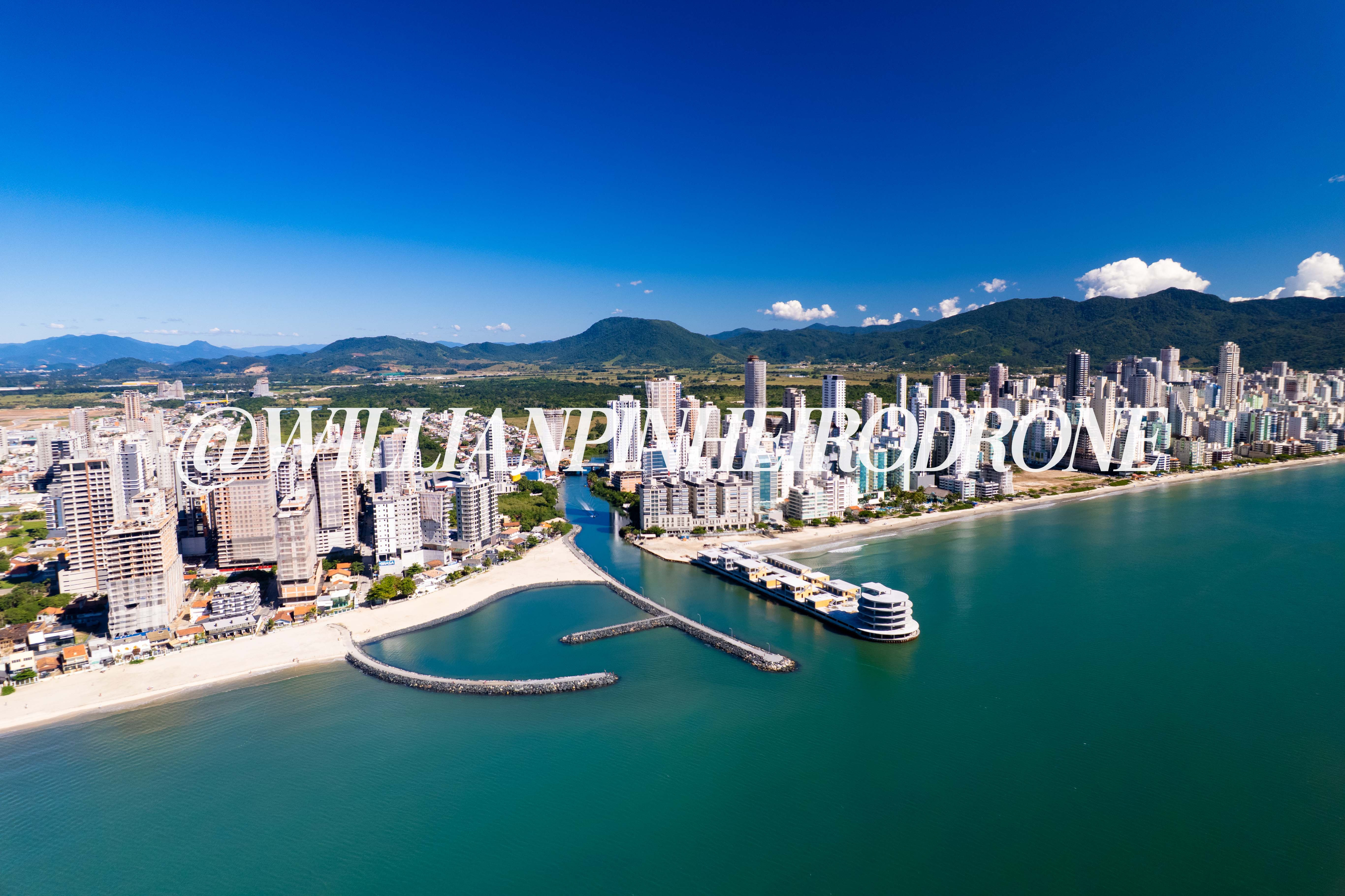 Foto Píer de Itapema e Molhes de Porto Belo