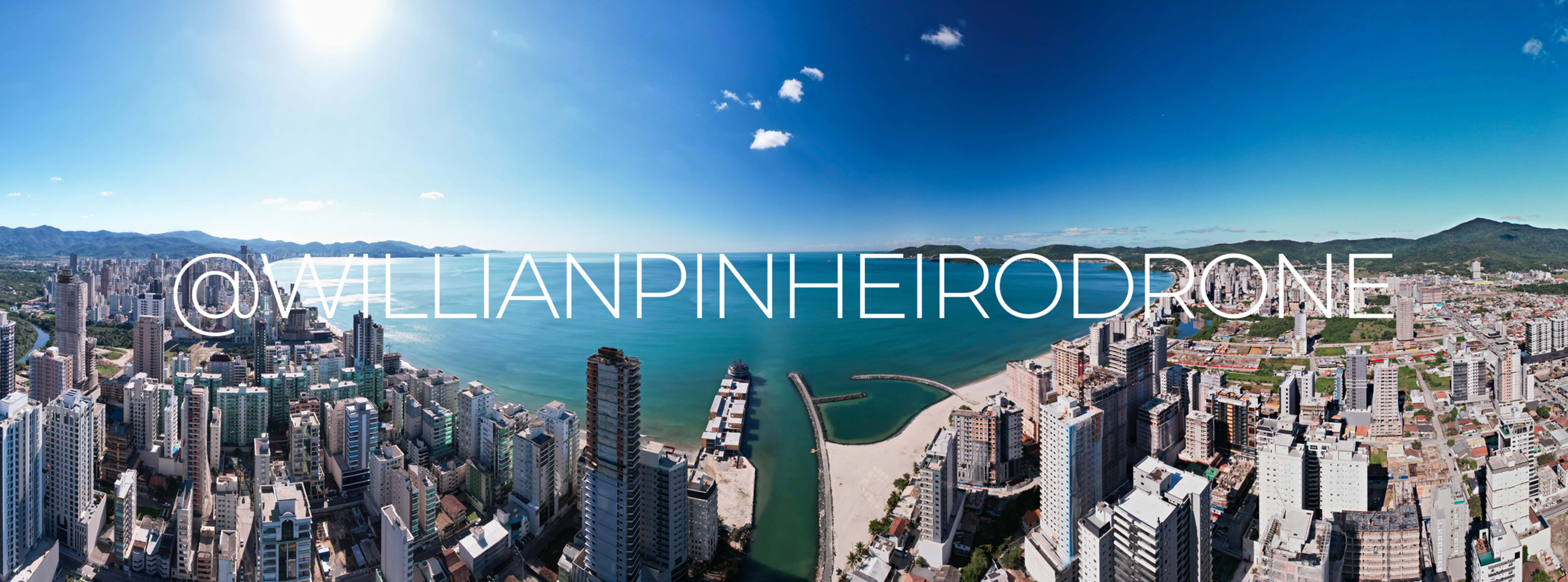 Panorâmica Foto Drone Píer e Molhe