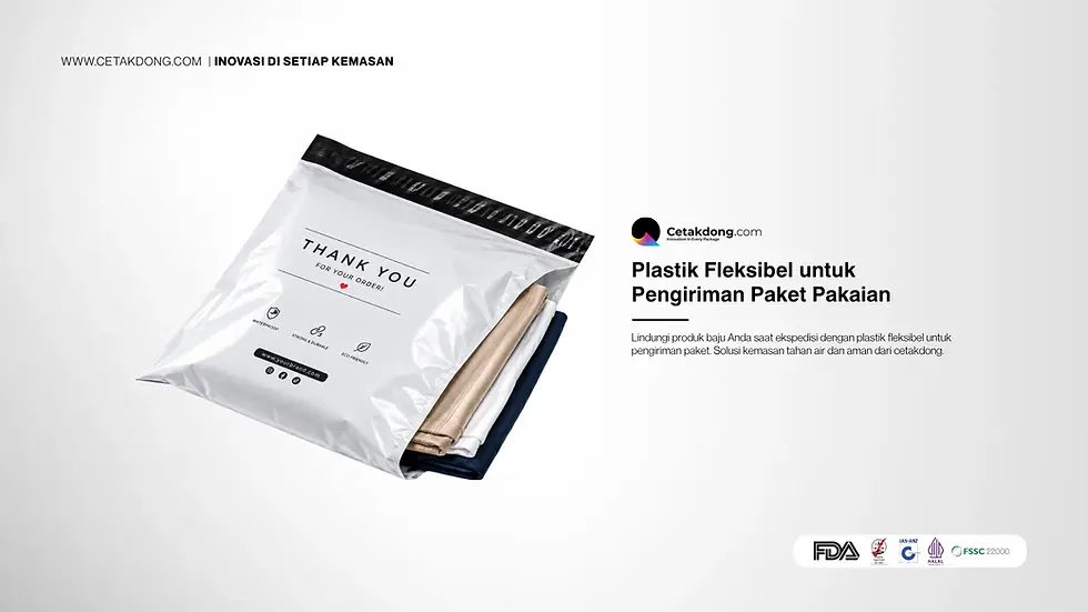 Rahasia pengiriman paket pakaian yang aman dan tahan air menggunakan kemasan plastik fleksibel dari Cetakdong untuk melindungi produk bisnis Anda selama ekspedisi.