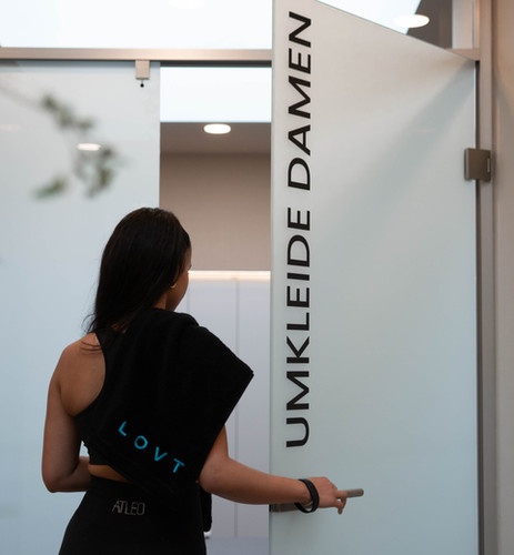 Umkleidekabine Damen im LOVT Fitnessstudio in 1220 Wien