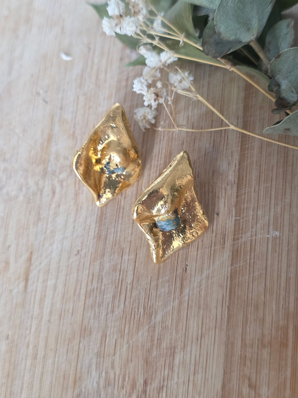 Miniatura: Aretes con baño en oro y Esmeralda en bruto
