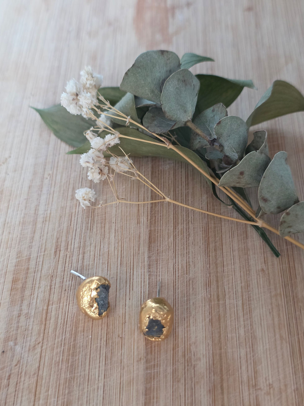 Miniatura: Aretes con baño en oro y Esmeralda en bruto