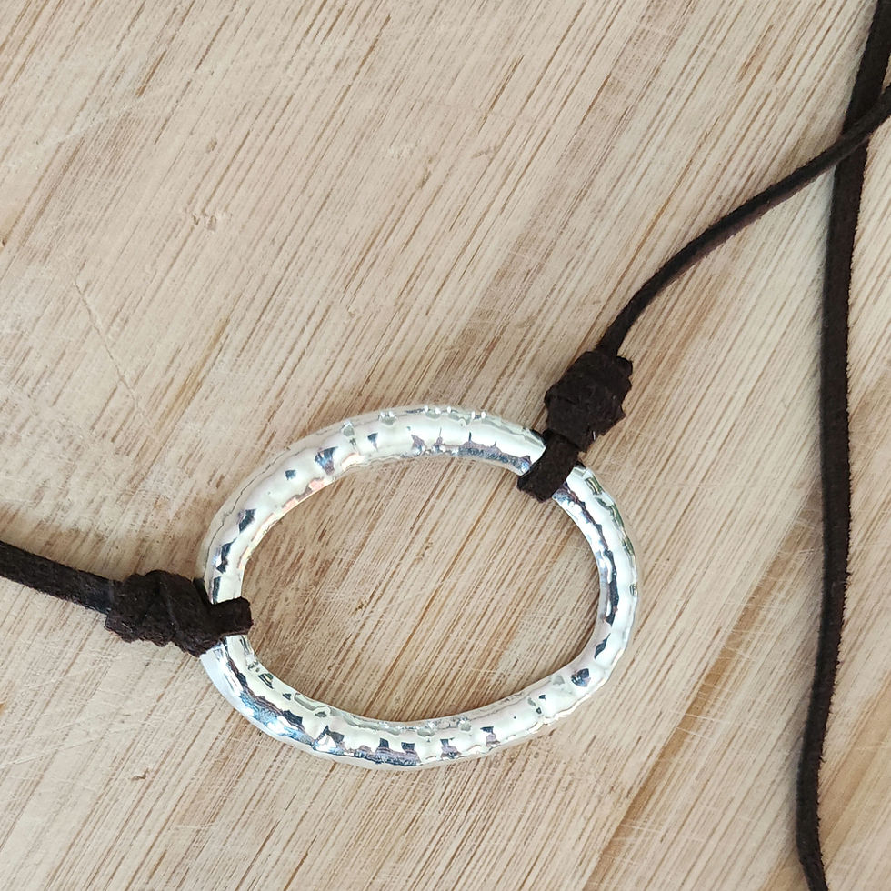 Thumbnail: Collar cuero y dije en plata 