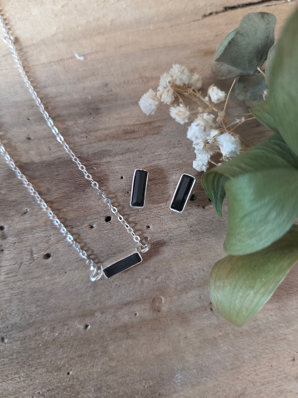 Thumbnail: Juego Aretes y collar en plata creado con Cristales deSwarovski