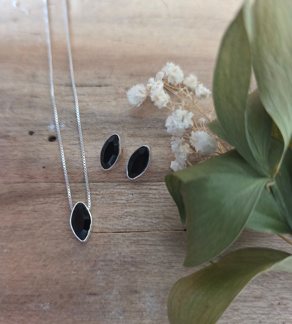 Thumbnail: Juego de Aretes y collar en plata creado con Cristales de Swarovski