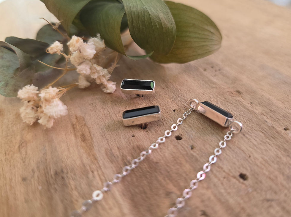 Thumbnail: Juego Aretes y collar en plata creado con Cristales deSwarovski