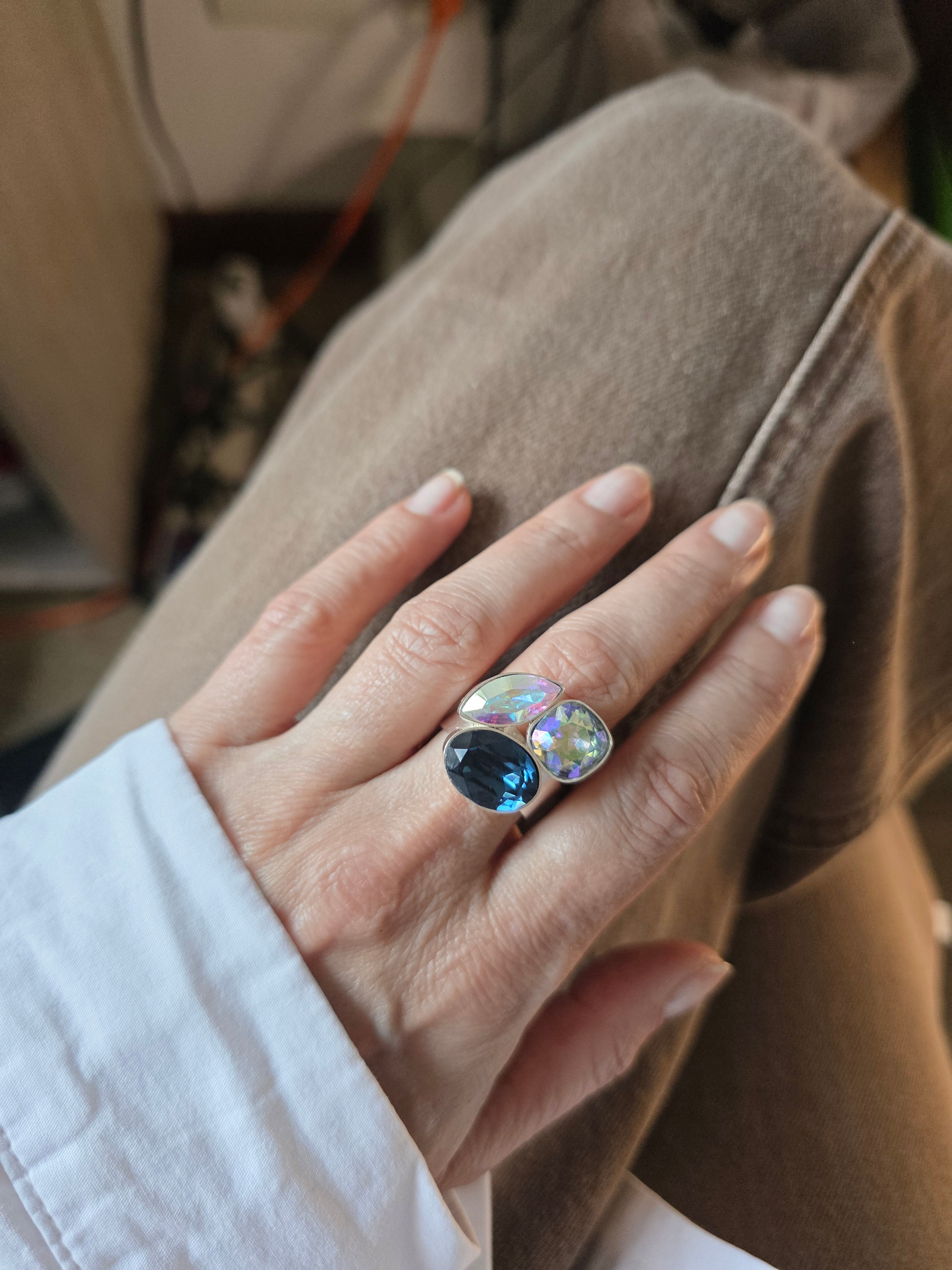 Anillo en plata creado con Cristales de Swarovski